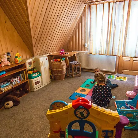 לינה וארוחת בוקר Janik זאוב