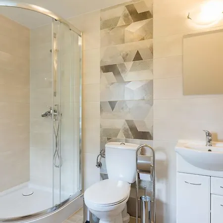 Janik לינה וארוחת בוקר 3*