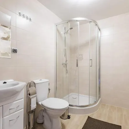 לינה וארוחת בוקר Janik