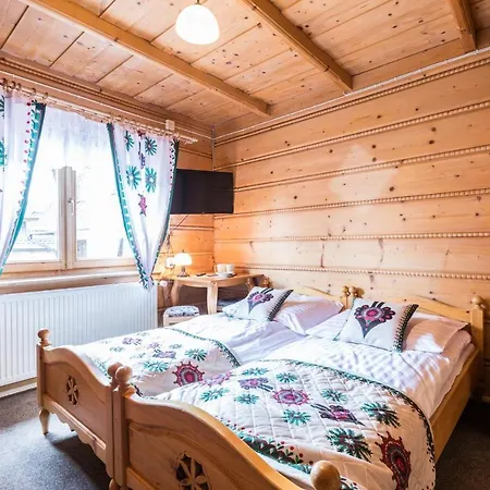 Janik לינה וארוחת בוקר זאוב