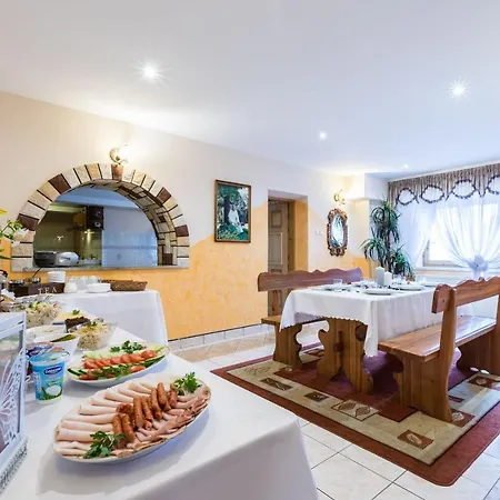 לינה וארוחת בוקר Janik