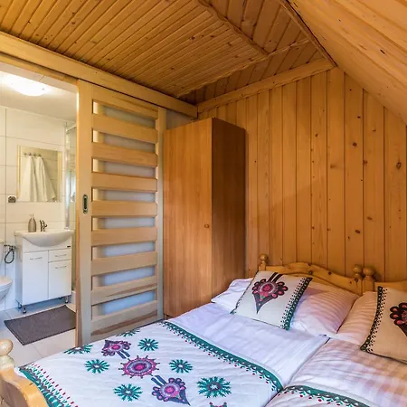 Janik לינה וארוחת בוקר 3*